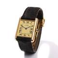 Cartier Damearmbåndsur af forgyldt sterlingsølv. Model Tank. Quartz. Kasse B. ca. 23 mm.