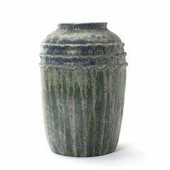 Patrick Nordström Kolosalvase af stentøj. Vasens øverste del med tre horisontale, bølgende modelleringer. H. 38.