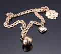 Armlænke af guld 14 kt med fire charms