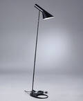Arne Jacobsen. AJ standerlampe, sortlakeret 