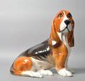 Italiensk Basset-hund i fajance. Af nyere dato.