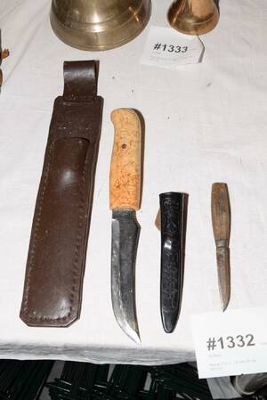Knivar 2 st, L 13 och 25 cm