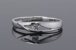 Ring af 14 kt. hvidguld, prydet med cubic zirkonia