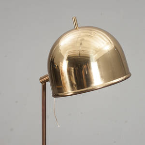 GOLVLAMPA