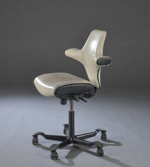 Peter Opsvik for HÅG. Kontorstol, model Capisco 8126