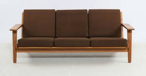 Hans J. Wegner. Tre-pers. sofa af egetræ, model GE-2903