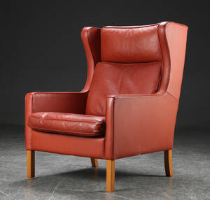 Lænestol, læder og bøg, møbelproducent