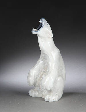 Royal Copenhagen, figur i form af isbjørn, nr. 502