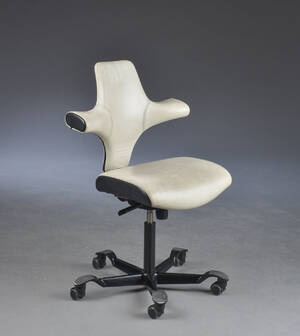 Peter Opsvik for HÃ…G. Kontorstol, model Capisco 8126