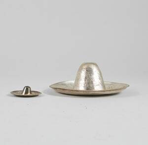Silverhattar, 2 st