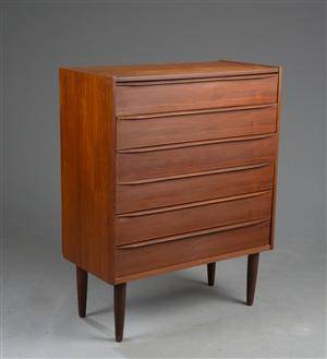 Dansk Møbelproducent. Kommode af teak