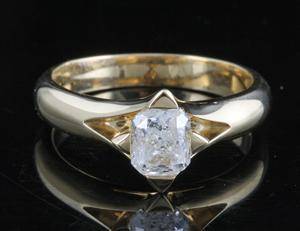 Ring in 18k set with emerald cut diamond 1.05 ct This lot has been put up for resale under the new lot no. 3857157