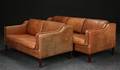 Mogens Hansen. Tre-pers. sofa samt to-pers. sofa, læder 2