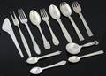 Georg Jensen. Samling bestik- og serveringsdele af sølv og sterlingsølv 12