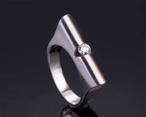 Italine. Moderne brillantring af 18 kt. satineret hvidguld