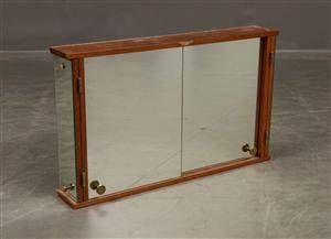 Badrumsskåp i trä, glas och mässing, 1900-talets mitt