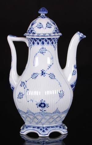 Royal Copenhagen helblonde musselmalet kaffekande