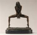 Bronzefigur af ung kvinde