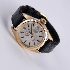 Rolex Datejust. Vintage dameur i 18 kt. guld med lys skive, ca. 1980