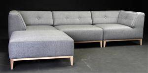 THE SOFA FIFTYONE. Modulsofa med udskiftelige knapper. Cool Grey med Planet Blue knapper i Hallingdal uld.