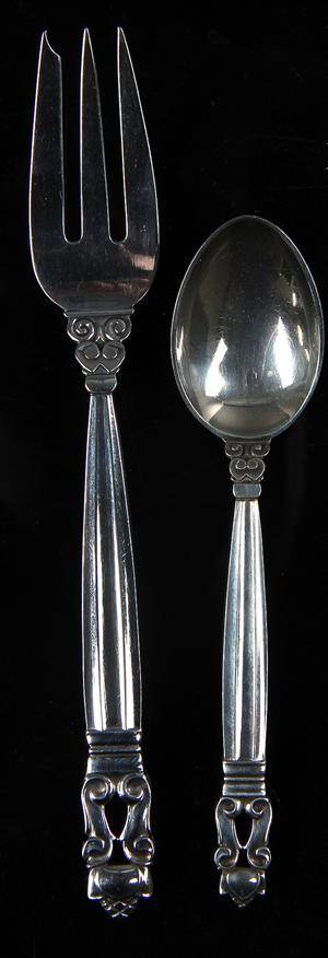 Johan Rohde for Georg Jensen. Konge bestik i form af teskeer og kagegafler, Sterlingsølv 11