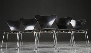 Arne Jacobsen. Seks stole, model 3107, sorte 6