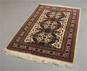 Tash Pinar. Håndknyttet tæppe, 120x175 cm.