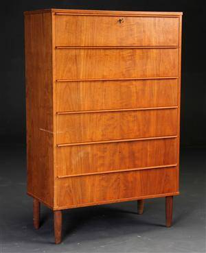 Dansk Møbelproducent. Kommode af teaktræ