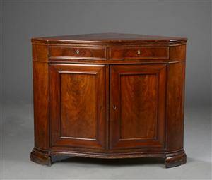 Christian VIII hjørneskab af mahogni, ca.1830