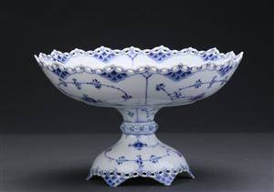 Royal Copenhagen. Musselmalet helblonde opsats nr. 1022 