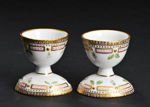Kgl. Porcelæn. Flora Danica. Par æggebægre 2