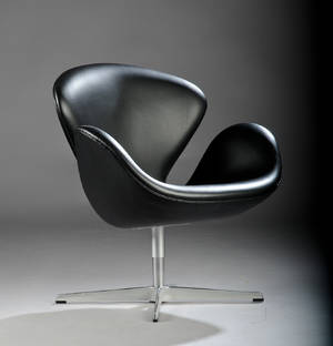 Arne Jacobsen 1902-1971. Svanen, model 3320