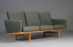 H. J. Wegner. Tre-pers. sofa