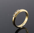Alliancering med 3 brillanter, ca. 0.09 ct. 14 kt. guld