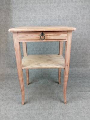 AvlastningsbordSängbord. 