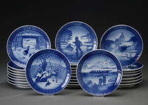Royal Copenhagen. Samling juleplatter 1966-1990. 26 