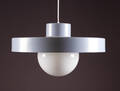 Dansk lampeproducent. Metal pendel med opal kuppel