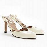 Valentino, pumps i cremefärgat lackat skinn