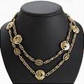 Chanel, halsband, länk i gulmetall med amuletter