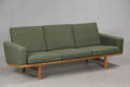 Hans J. Wegner. Tre-pers. sofa af egetræ, model GE-2363