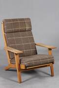 H. J. Wegner. Højrygget lænestol, egetræ, model 290A 