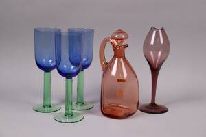 Glasföremål, karaff mm, 4 delar