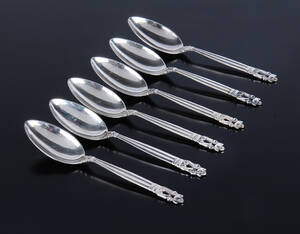 Georg Jensen. KongeAcorn, seks dessertskeer af sterlingsølv og sølv. 6