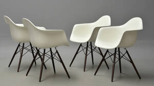 Charles Eames. Sæt på fire armstole, model DAW 4