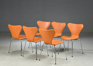 Arne Jacobsen. Seks stole model 3107. Anilinlæder 6
