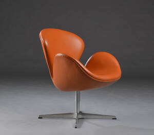 Arne Jacobsen. Lænestol model 3329 Svanen, cognacfarvet læder