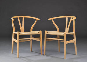 Hans J. Wegner. Par armstole model CH24 Y-stole, bøg 2 