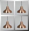 Et sæt på fire pendler af kobber lakeret metal, model Station. 4