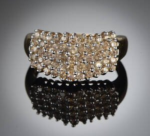 Guldring, med brune brillanter 