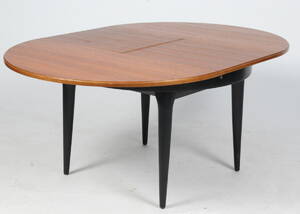 Børnebord med udtræk og integreret tillægsplade, teak. Ø. 100 cm. 